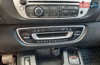 Минивэн Renault Megane Scenic 2012 в 