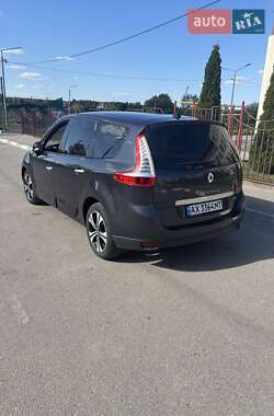 Минивэн Renault Megane Scenic 2011 в 