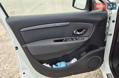 Минивэн Renault Megane Scenic 2015 в 