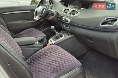 Минивэн Renault Megane Scenic 2015 в 