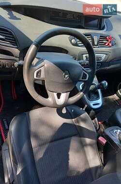 Минивэн Renault Megane Scenic 2012 в 