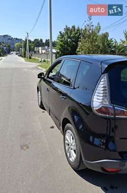 Минивэн Renault Megane Scenic 2012 в 