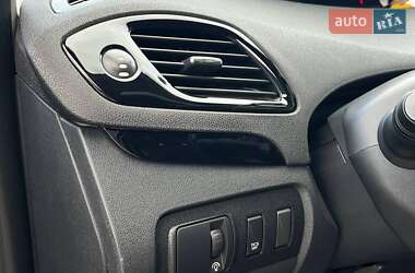 Минивэн Renault Megane Scenic 2014 в 