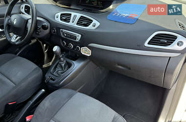Минивэн Renault Megane Scenic 2014 в 