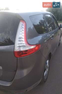 Минивэн Renault Megane Scenic 2014 в 