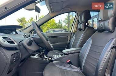 Минивэн Renault Megane Scenic 2012 в 