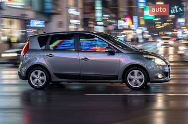 Минивэн Renault Megane Scenic 2009 в 