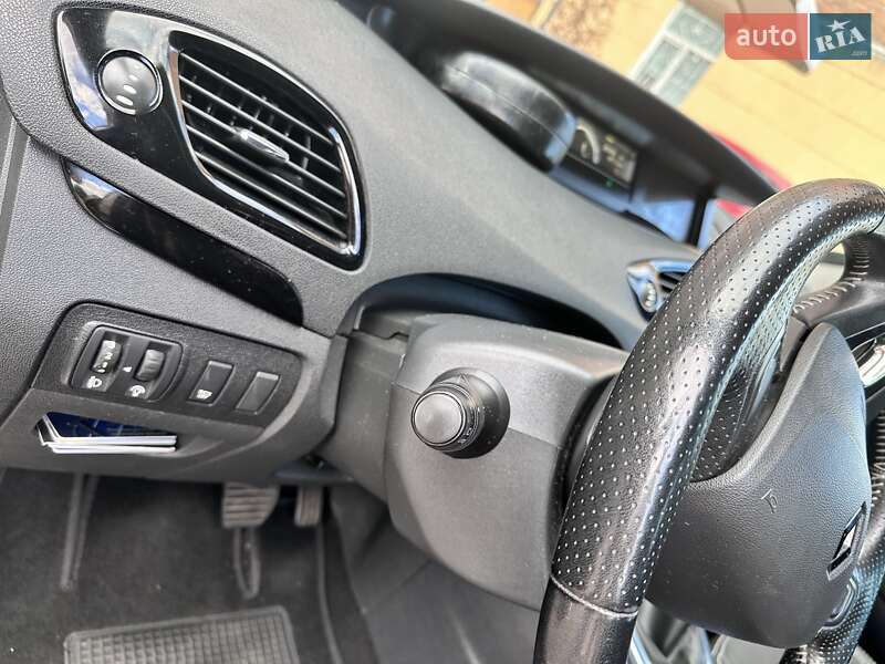 Минивэн Renault Megane Scenic 2015 в Коростене