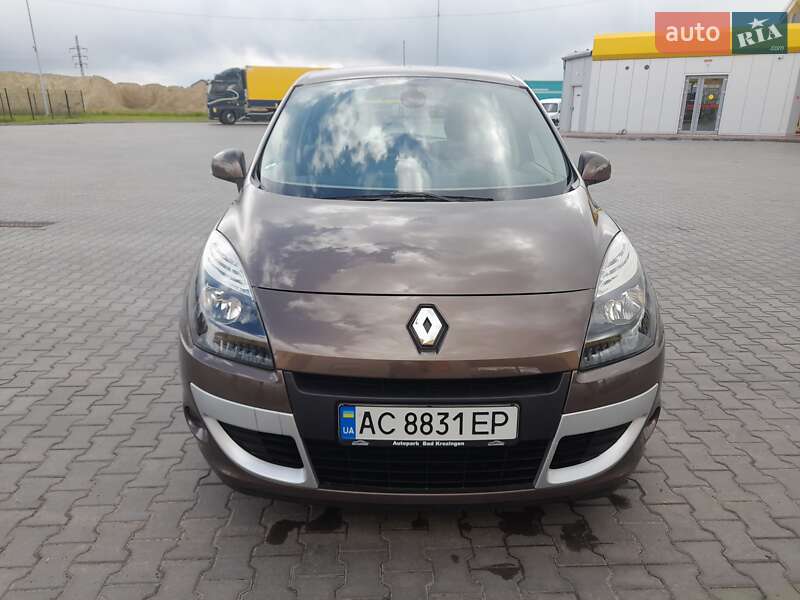 Минивэн Renault Megane Scenic 2011 в 