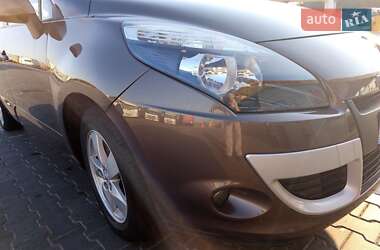 Минивэн Renault Megane Scenic 2011 в 