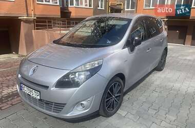 Минивэн Renault Megane Scenic 2011 в 