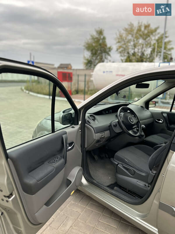 Минивэн Renault Megane Scenic 2006 в Нововолынске