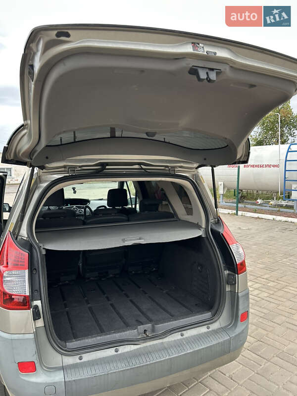 Минивэн Renault Megane Scenic 2006 в Нововолынске