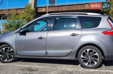 Минивэн Renault Megane Scenic 2016 в 
