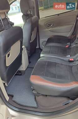 Минивэн Renault Megane Scenic 2010 в 