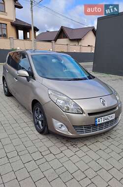 Минивэн Renault Megane Scenic 2010 в 