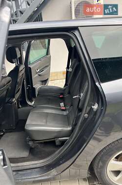 Минивэн Renault Megane Scenic 2011 в 