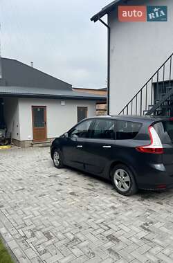 Минивэн Renault Megane Scenic 2011 в 