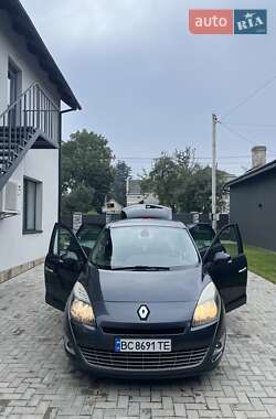 Минивэн Renault Megane Scenic 2011 в 