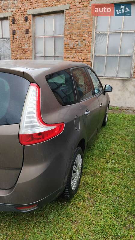 Минивэн Renault Megane Scenic 2010 в Хмельнике