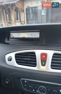 Минивэн Renault Megane Scenic 2010 в 