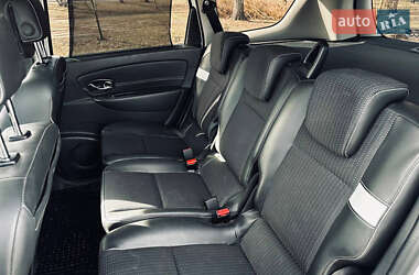 Минивэн Renault Megane Scenic 2012 в 