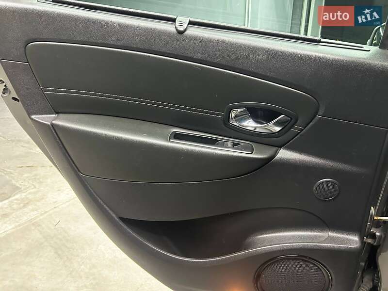 Мінівен Renault Megane Scenic 2012 в Чернівцях фото 16 Мінівен Renault Megane Scenic 2012 в Чернівцях