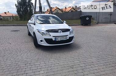 Хетчбек Renault Megane 2010 в 