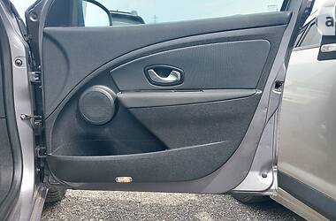 Хэтчбек Renault Megane 2010 в 