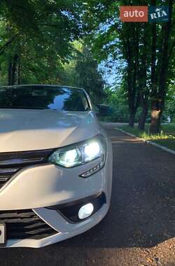Хэтчбек Renault Megane 2016 в 