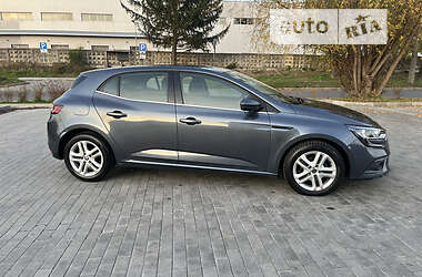 Хэтчбек Renault Megane 2016 в 