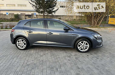 Хэтчбек Renault Megane 2016 в 