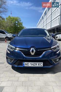 Хэтчбек Renault Megane 2016 в 