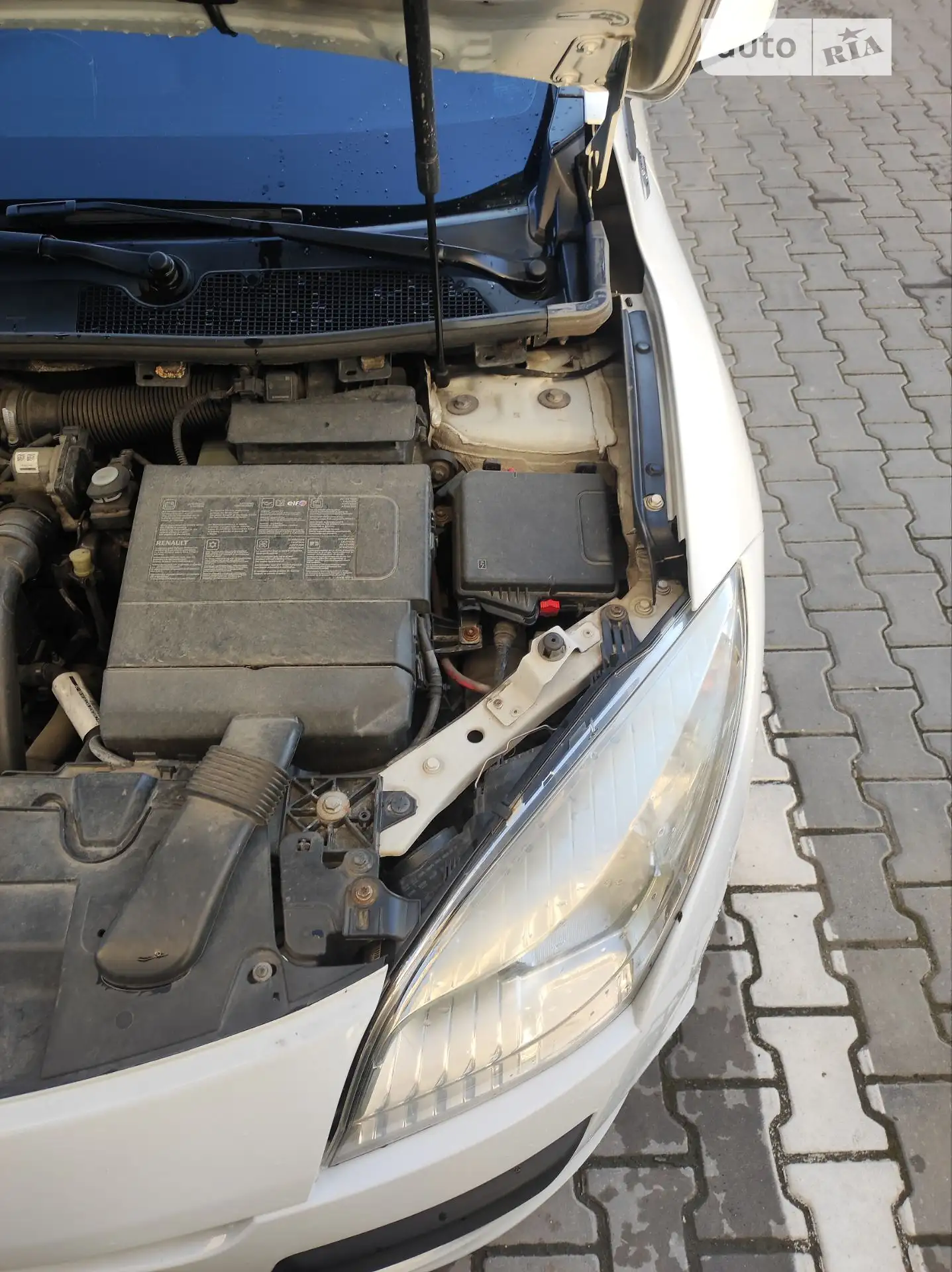 2010 Renault Megane - мініатюра 12