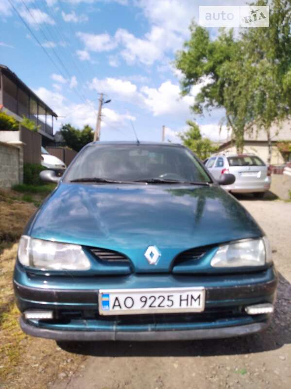 Седан Renault Megane 1997 в Иршаве