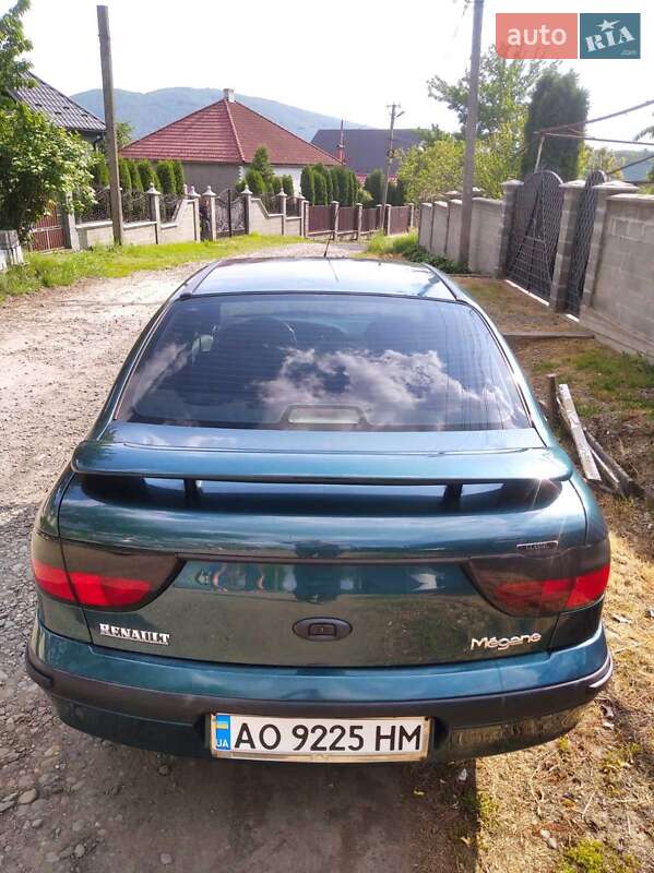 Седан Renault Megane 1997 в Иршаве
