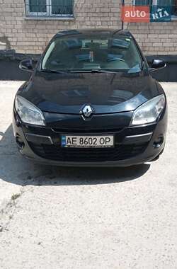 Хэтчбек Renault Megane 2011 в 