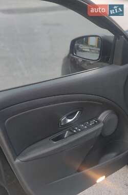 Хэтчбек Renault Megane 2011 в 