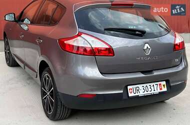 Хэтчбек Renault Megane 2013 в Вишневом