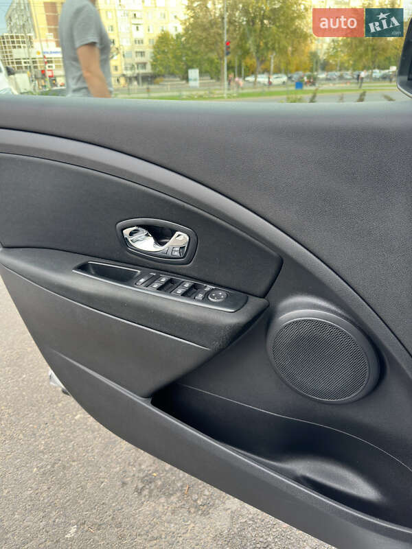 Универсал Renault Megane 2014 в Николаеве фото 50 Универсал Renault Megane 2014 в Николаеве