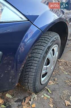 Хэтчбек Renault Megane 2003 в 