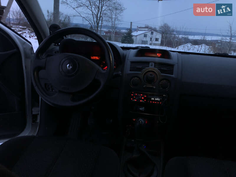 Хэтчбек Renault Megane 2003 в Золочеве