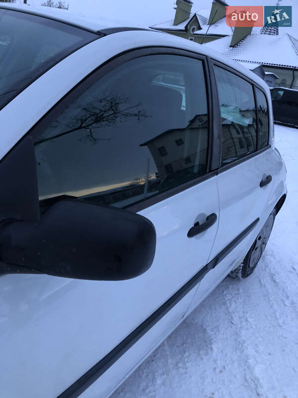 Хэтчбек Renault Megane 2003 в Золочеве