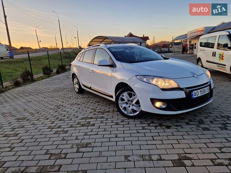 Хэтчбек Renault Megane 2012 в 