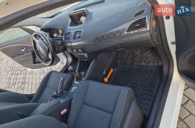Хэтчбек Renault Megane 2012 в 