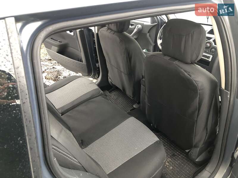 Седан Renault Megane 2006 в Царичанці