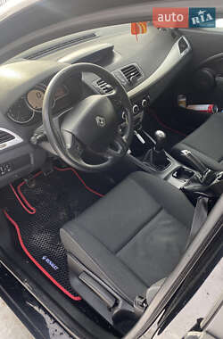 Хэтчбек Renault Megane 2012 в 