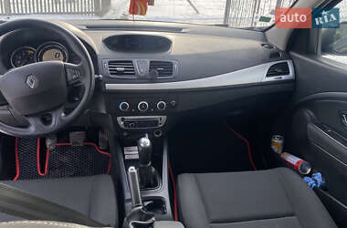 Хэтчбек Renault Megane 2012 в 