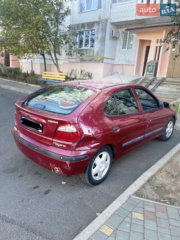 Хетчбек Renault Megane 2000 в Южному