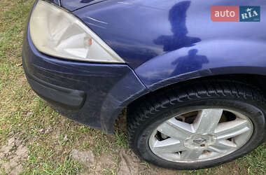 Хэтчбек Renault Megane 2004 в Рахове